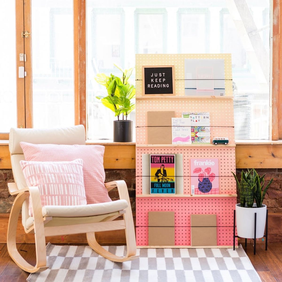 diy ombre bookshelf