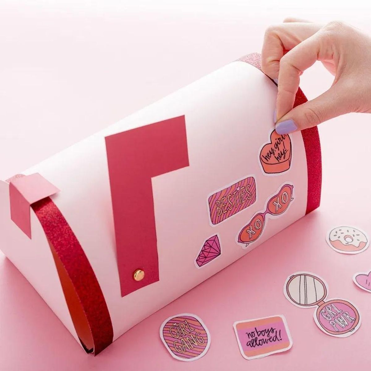 Valentine’s Day Decor Ideas red and pink mailbox